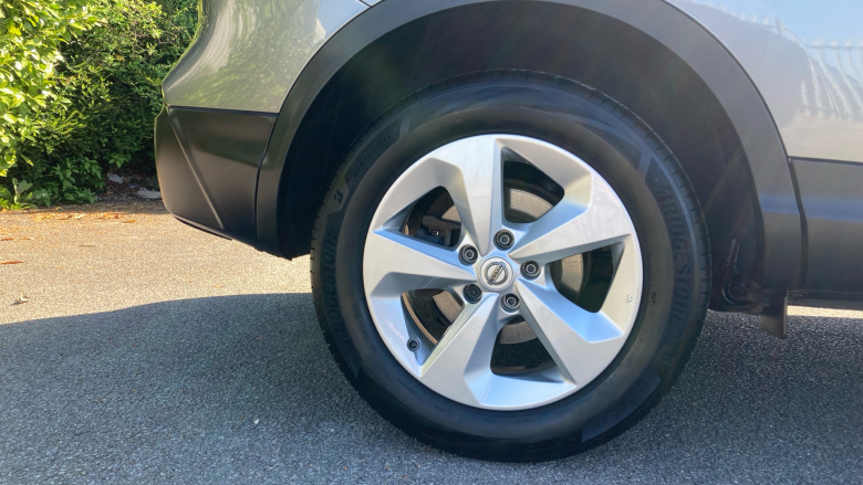 Nissan Qashqai 1.3 DiG-T Acenta Premium 5dr Petrol Hatchback
